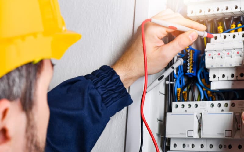 Como garantir a segurança elétrica do seu comércio